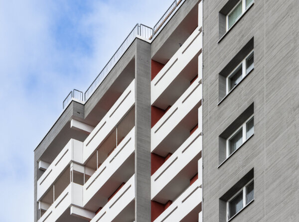 Hochhausfassade mit Dämmung aus Steinwolle und Putz